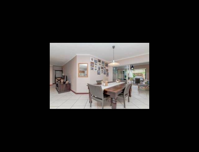 3 BEDROOM SIMPLEX RENTED IN SOMERSET PARK